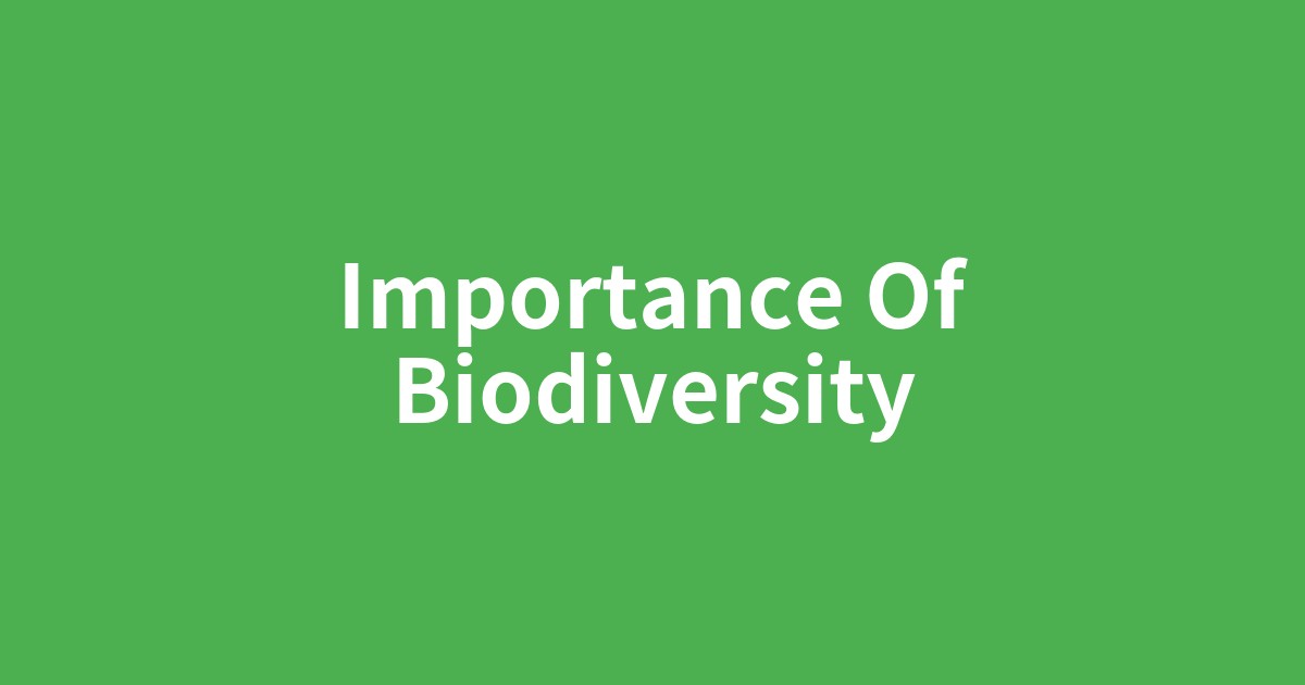 豊かな森に集う、多様な動物たちと植物の風景